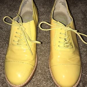 Vintage yellow patten yellow bucks